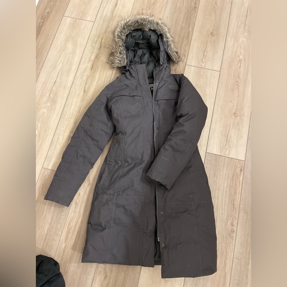The North Face Women’s Parka size small - Picture 3 of 5